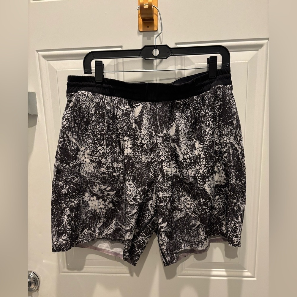 Lululemon Channel Cross Short *7" Updated
Wildwood Multi Black - Picture 4 of 7